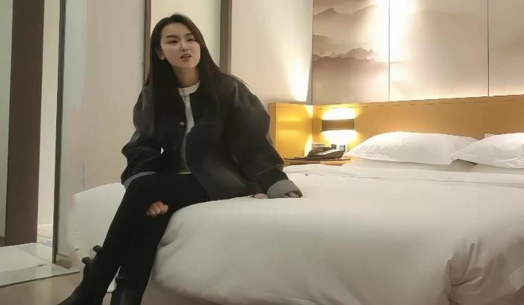 无水印壹屌探花深夜场性感高颜值甜美妹子，苗条身材掰穴舔弄上位骑乘抽插呻吟娇喘