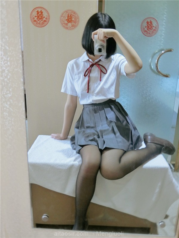 【粉嫩推薦】一隻肉醬阿之黑絲制服（45P/4V/122MB） COSPLAY-第1張
