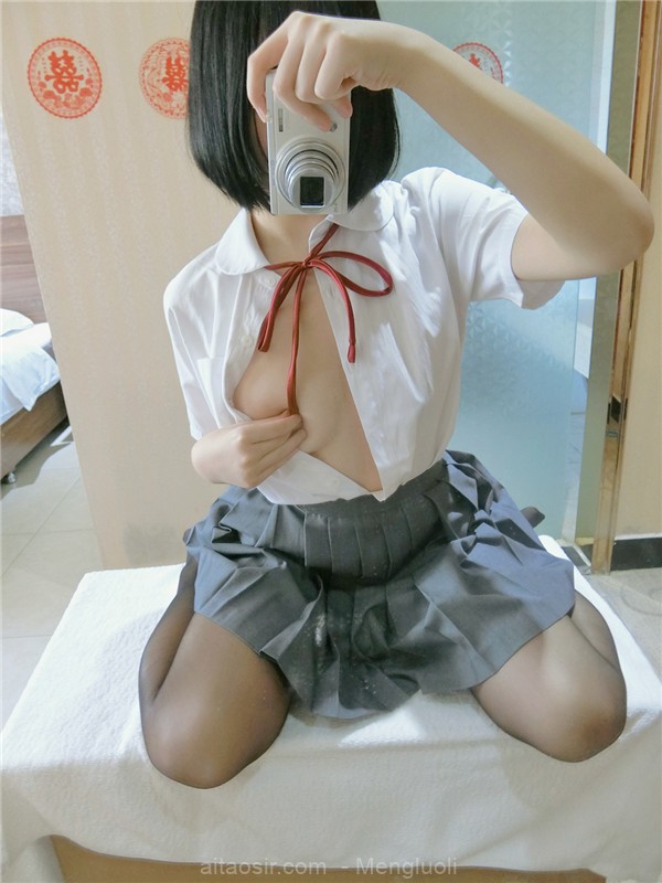 【粉嫩推薦】一隻肉醬阿之黑絲制服（45P/4V/122MB） COSPLAY-第2張