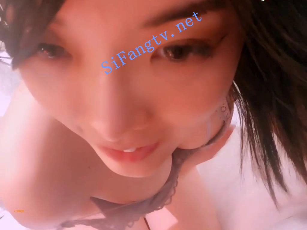 UT-白云朵 棕色毛衣包裹鼓鼓的胸脯呼之欲出,紫蕾丝内 图 01