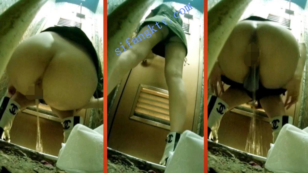 █魔手☛外购█ 2021 精品厕拍《酒吧女神》(女友尿裤子 图 21