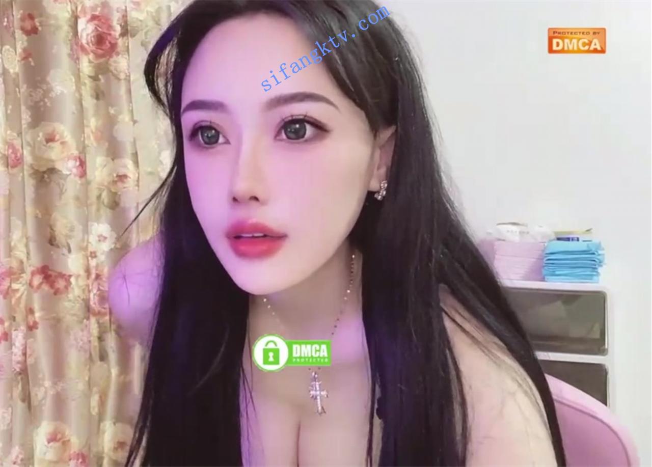 ❤❤❤颜值高的离谱 danceCoCo 各种发骚,诱惑~喷鼻血直播 图 03