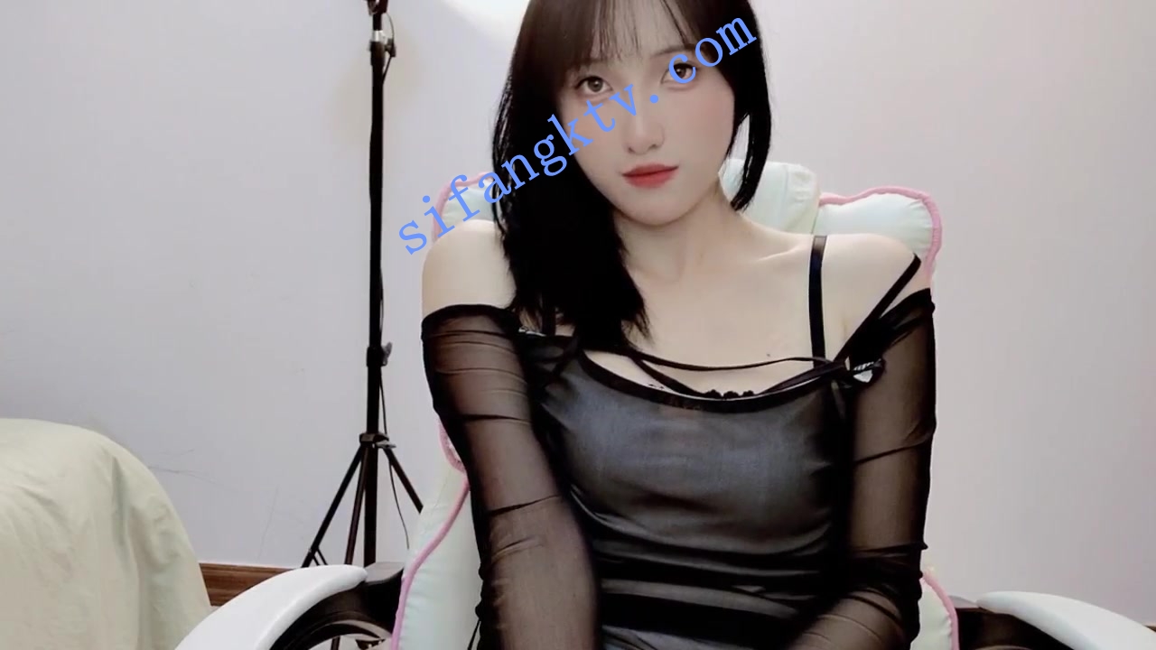 ❤❤❤ Jiuyue_ 好难得啊,终于看见女神的小穴了~超爱屁股 图 02