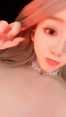 网红女神回归下海 心事在胸上 明星级颜值 全网第一美鲍 图 01