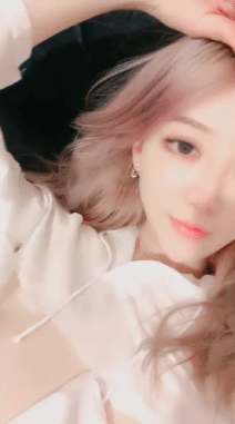 【网红女神回归 心事在胸上 逆天颜值蜜臀美乳全网第一美鲍 图 01