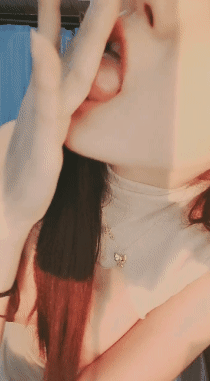明星级女神下海 嗯哼a老师 绝色美乳黑丝蜜桃臀尺度大开 图 03