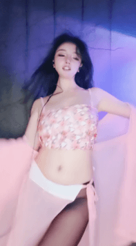 ♆ 姑奶奶 童颜巨乳御姐! ~全裸骚舞~掰穴抖奶~十级强震! 图 01