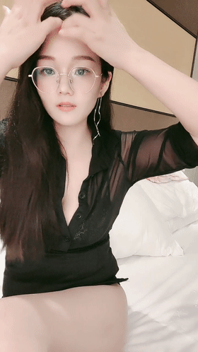 ❤♡哇~尺度大好~喷出高远~ 李沁沁 应粉丝要求下海自慰 图 02