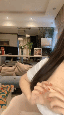 顶级绿播女神下海 绵绵m 秒杀各路网红逆天颜值绝世美乳 图 02