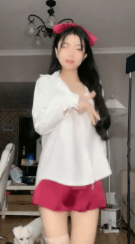 ♆ 19岁妮羊羊 新人~可爱小萝莉~刚下海就被干~掰穴抠逼~ 图 02