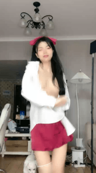 ♆ 19岁妮羊羊 新人~可爱小萝莉~刚下海就被干~掰穴抠逼~ 图 03