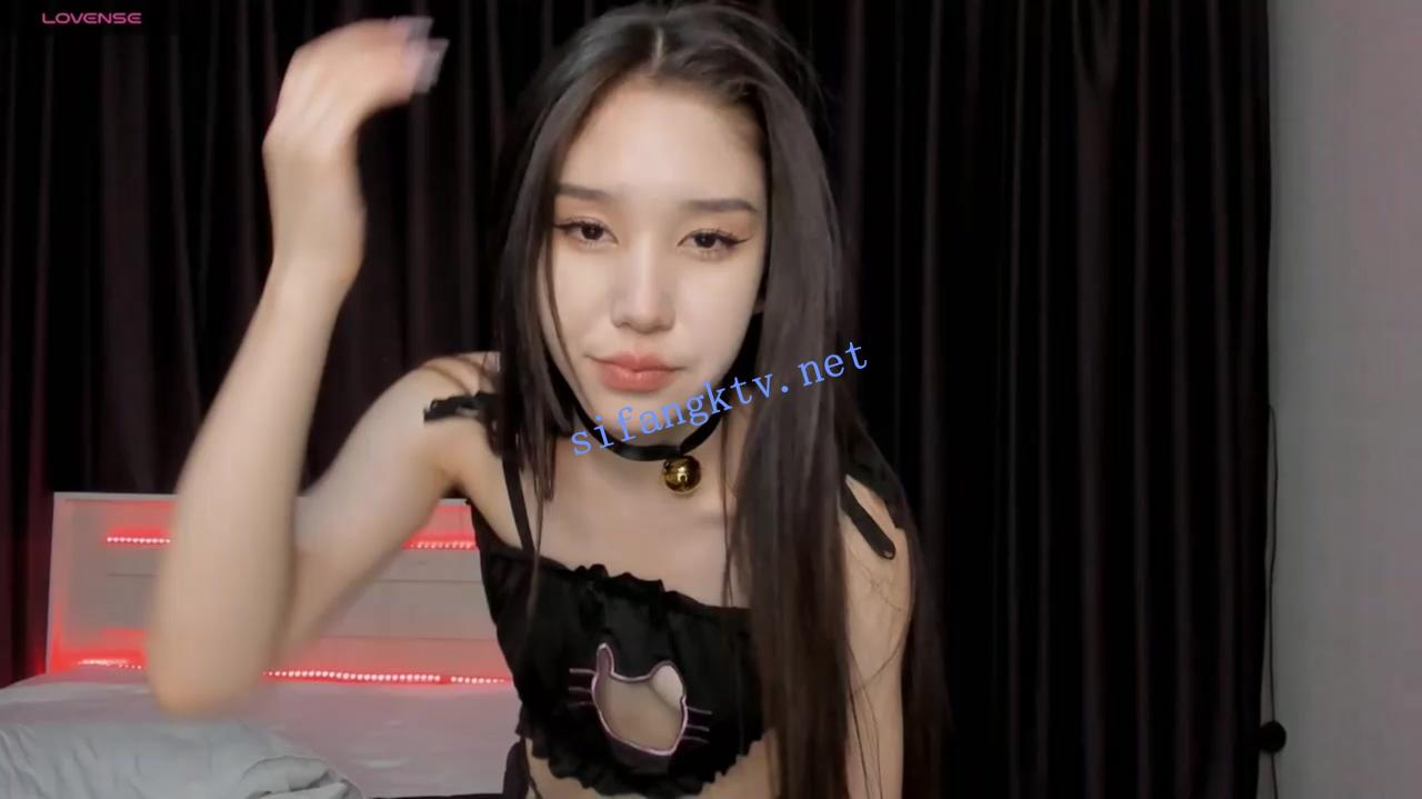 ❤❤❤人气狂飙 asoka_yami 18岁极品女神,道具自慰流白浆 图 01