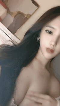 SSS级超优质极品正妹 超丰满浑圆爆乳 粉嫩乳头若隐若现 … 图 01