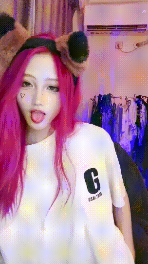 兄弟们!好漂亮!网红脸校花~ 小雨好热 道具自慰!狂撸~ 图 01