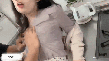 大神迷奸兩個極品大長腿女神，第一位長得很漂亮，腿很長 胸又大，極品尤物