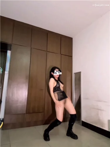 推特福利姬 原野芽美和她的众多闺蜜 11月vip新番裸舞福利 图 04