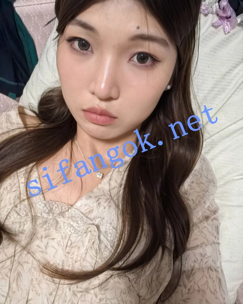 高贵反差美女花衬衫被按头深喉穴口湿亮特写,真实感拉满 图 08
