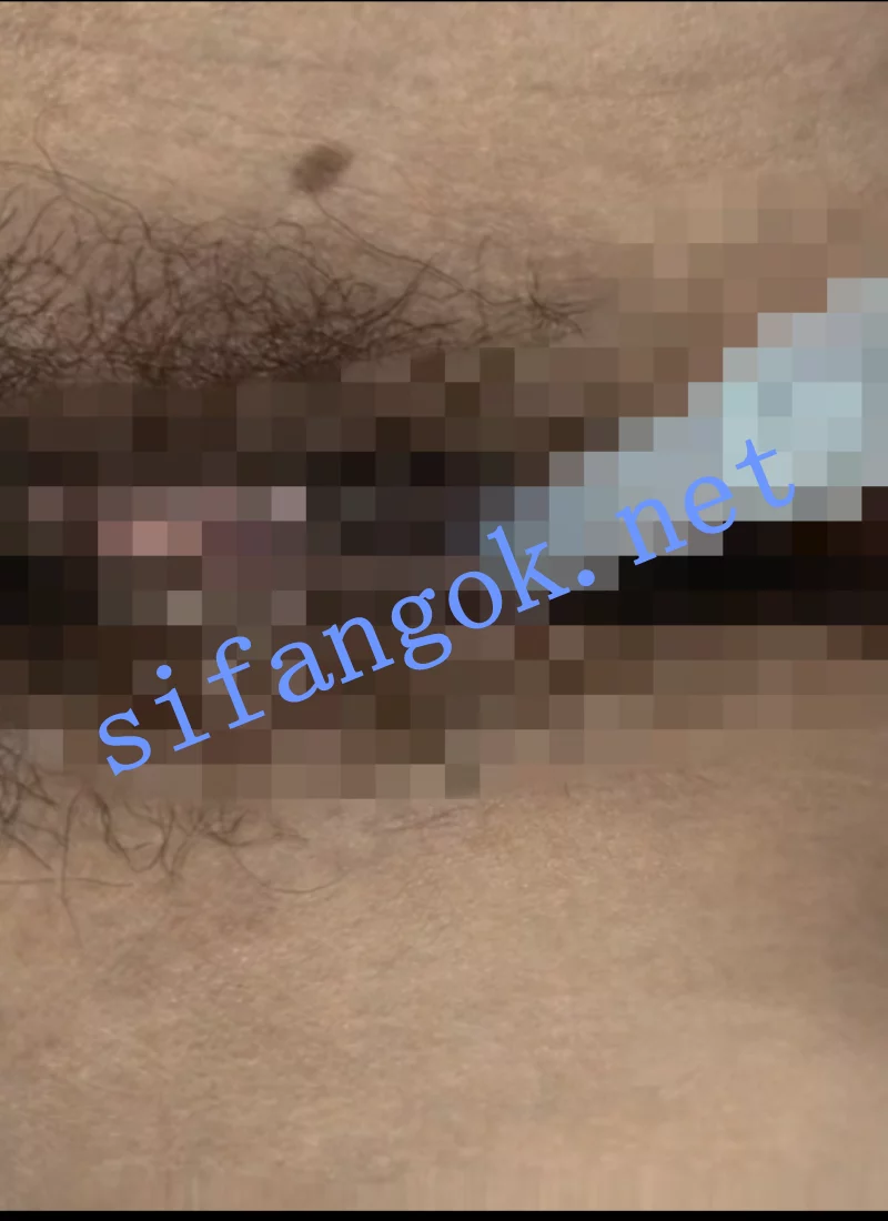 性欲和阴毛旺盛的小母狗,榨干了以后换上女仆装继续榨精 图 02