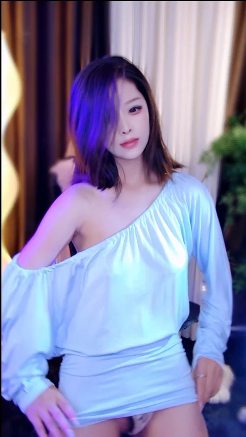花椒 潇潇 颜值欲姐 上空透视抖奶漏内 歪一边漏毛12v#1 图 31