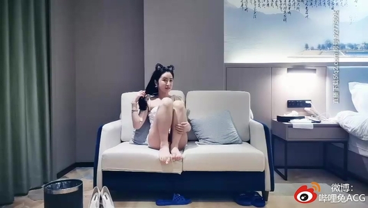 性感包臀裙長腿萌妹子，穿上情趣女仆裝黑絲69口交舔弄