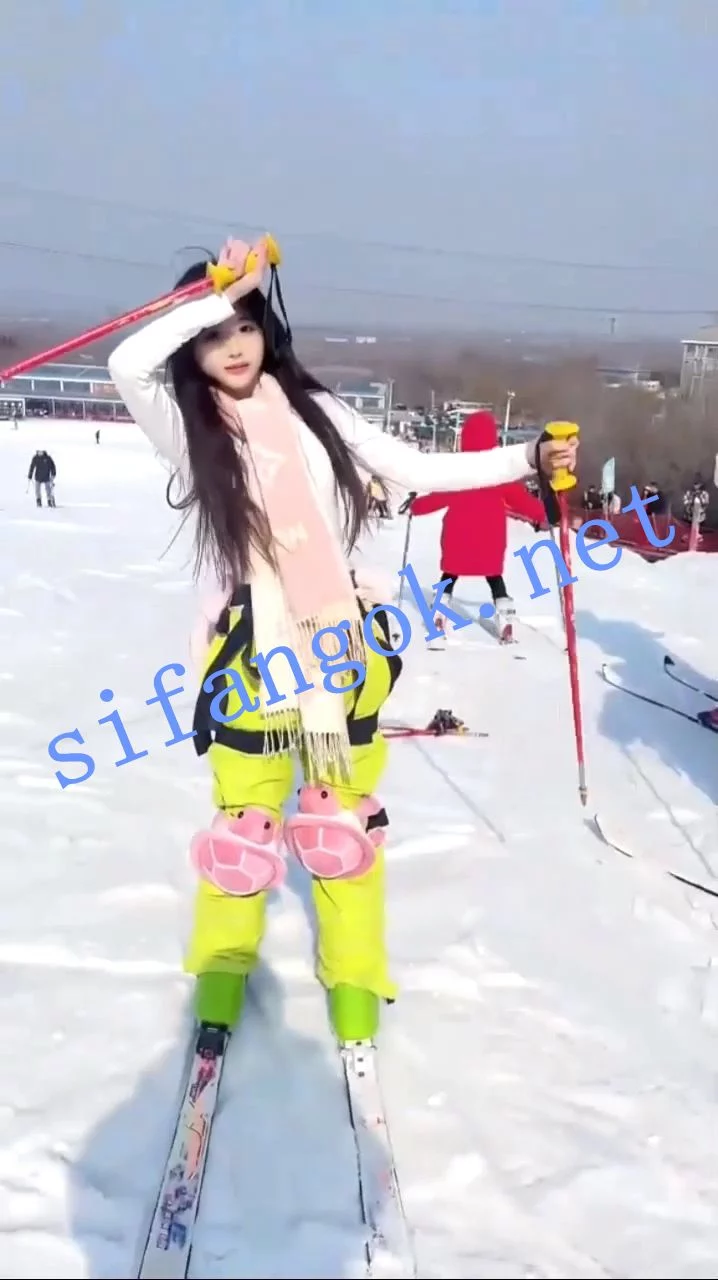 ✅抖音 梁笳怡 爱滑雪良家反差婊 露点 啪啪做爱 阳具插B等 图 03